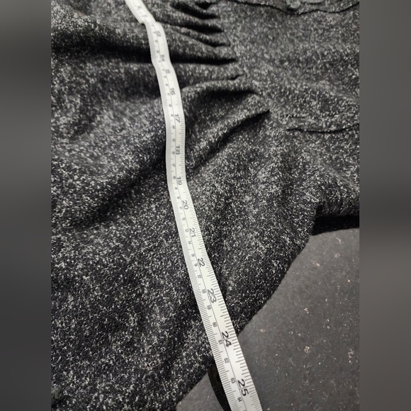 ANIINA Gray/White Tweed Sleeveless Mini Dress. Size: Large - Picture 7 of 10